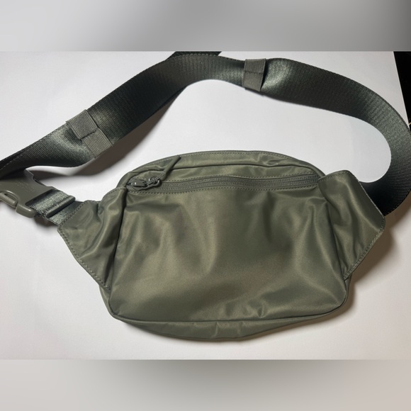 NWOT lululemon Everywhere Belt Bag LARGE 2 Liter Unisex - Picture 9 of 13